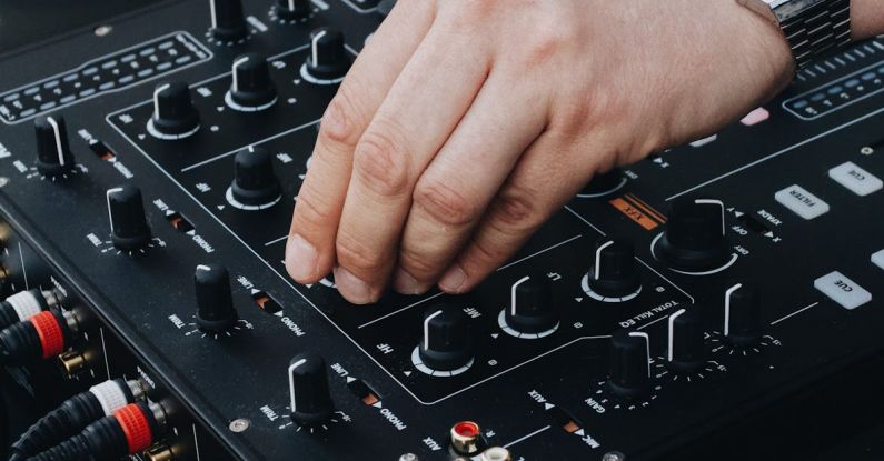 DJ Controller - DJ Controller Device