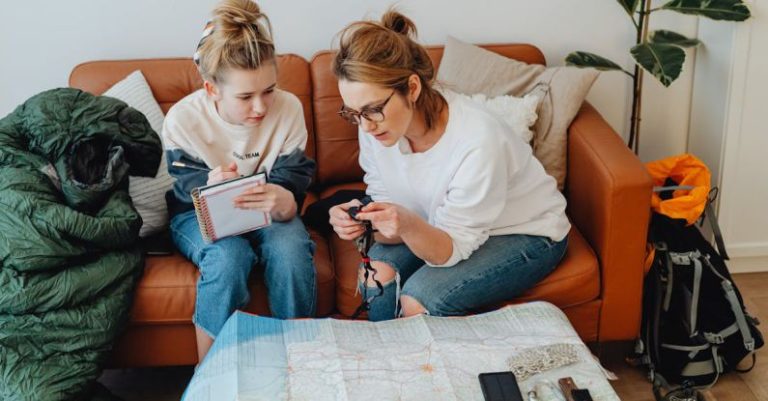 Collaborative Tools - A Mother and Daughter Planning a Trip
